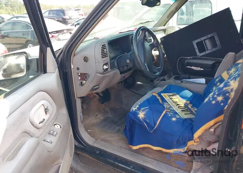 1997 Chevrolet Tahoe from USA, damaged, VIN 3GNEK18R4VG124274